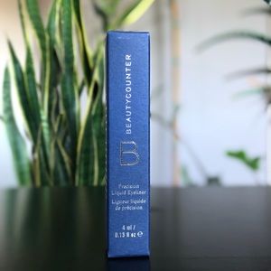 BEAUTYCOUNTER precision liquid eyeliner black